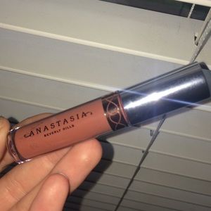 ABH Liquid Lipstick in Ashton